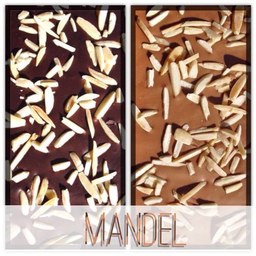 Schokoladentafel mit Mandeln